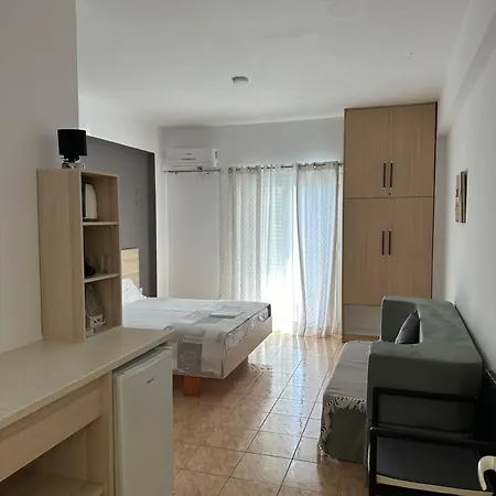 Salt Life Guest house *