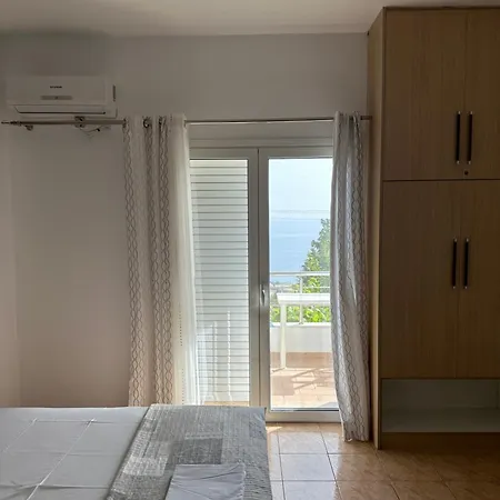 Salt Life Guest house *