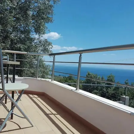 בית הארחה Salt Life 3*